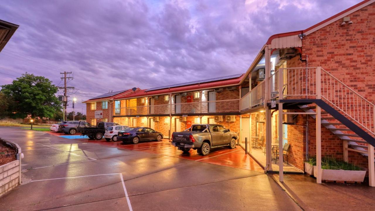 Canowindra Riverview Motel Екстериор снимка