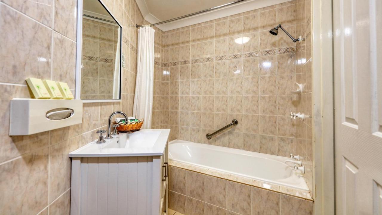 Canowindra Riverview Motel Екстериор снимка