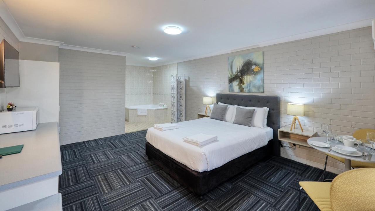 Canowindra Riverview Motel Екстериор снимка