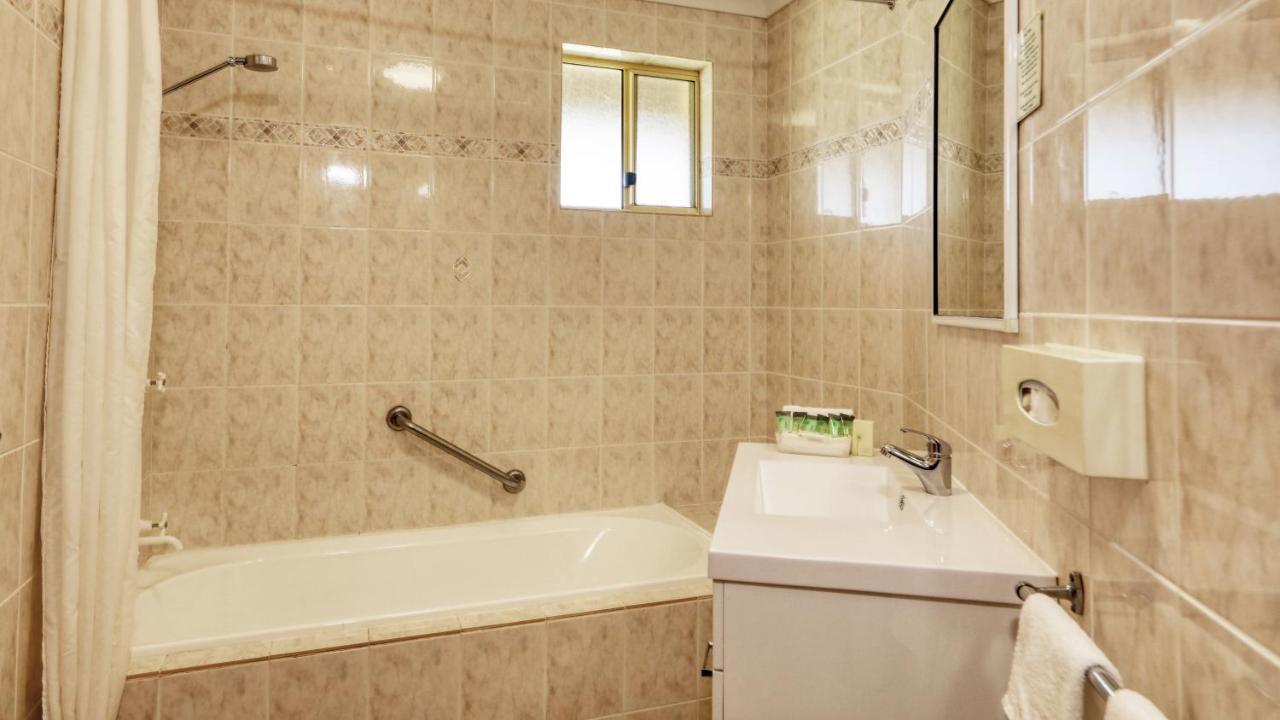 Canowindra Riverview Motel Екстериор снимка